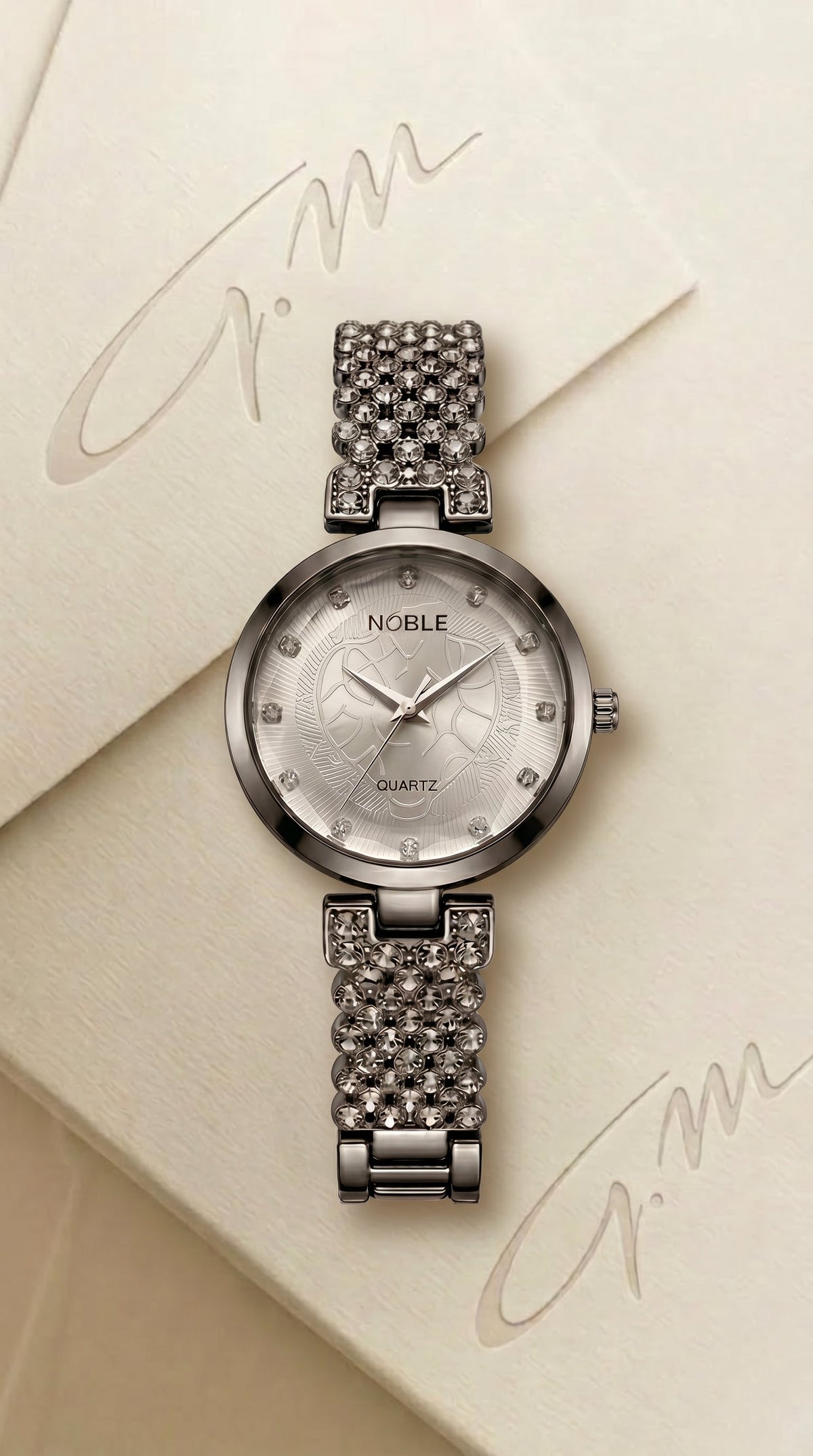 Noble Silver Quartz Watch for Women – Diamond-Encrusted Chain Link Bracelet Timepiece